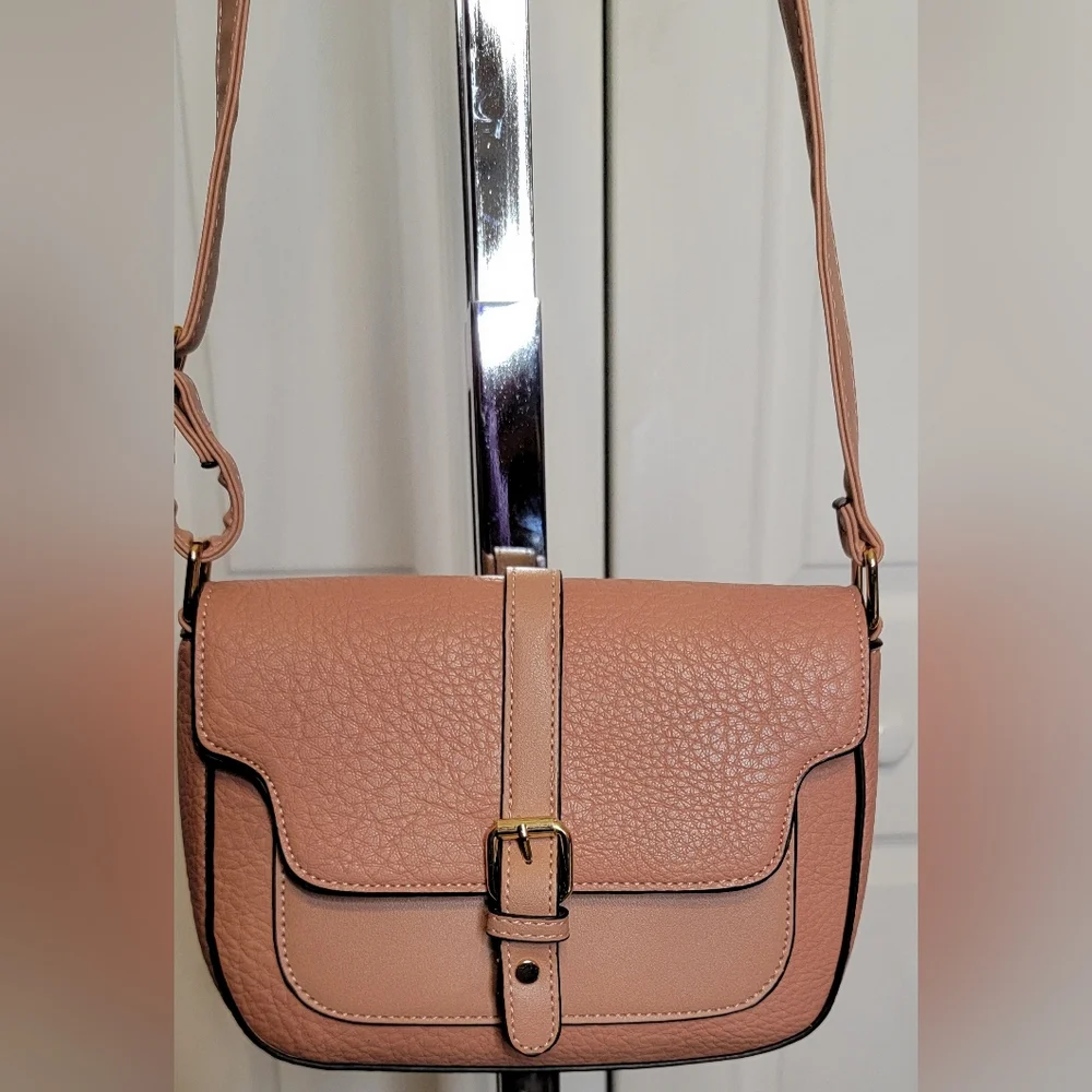 #557-Elegant Pink w/Gold Buckle Leather Crossbody Bag